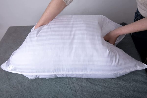 10.5 Tog Hollowfibre Extra Soft Quilt/Duvet with 2 Hotel Quality Pillows - Image 7