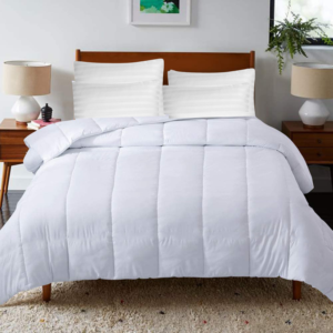 4.5 Tog Hollowfibre Quilt/Duvet with 4 Hotel Quality Pillows